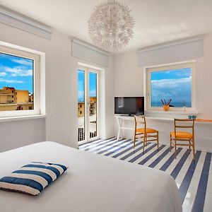 Deluxe Triple Room Sea View